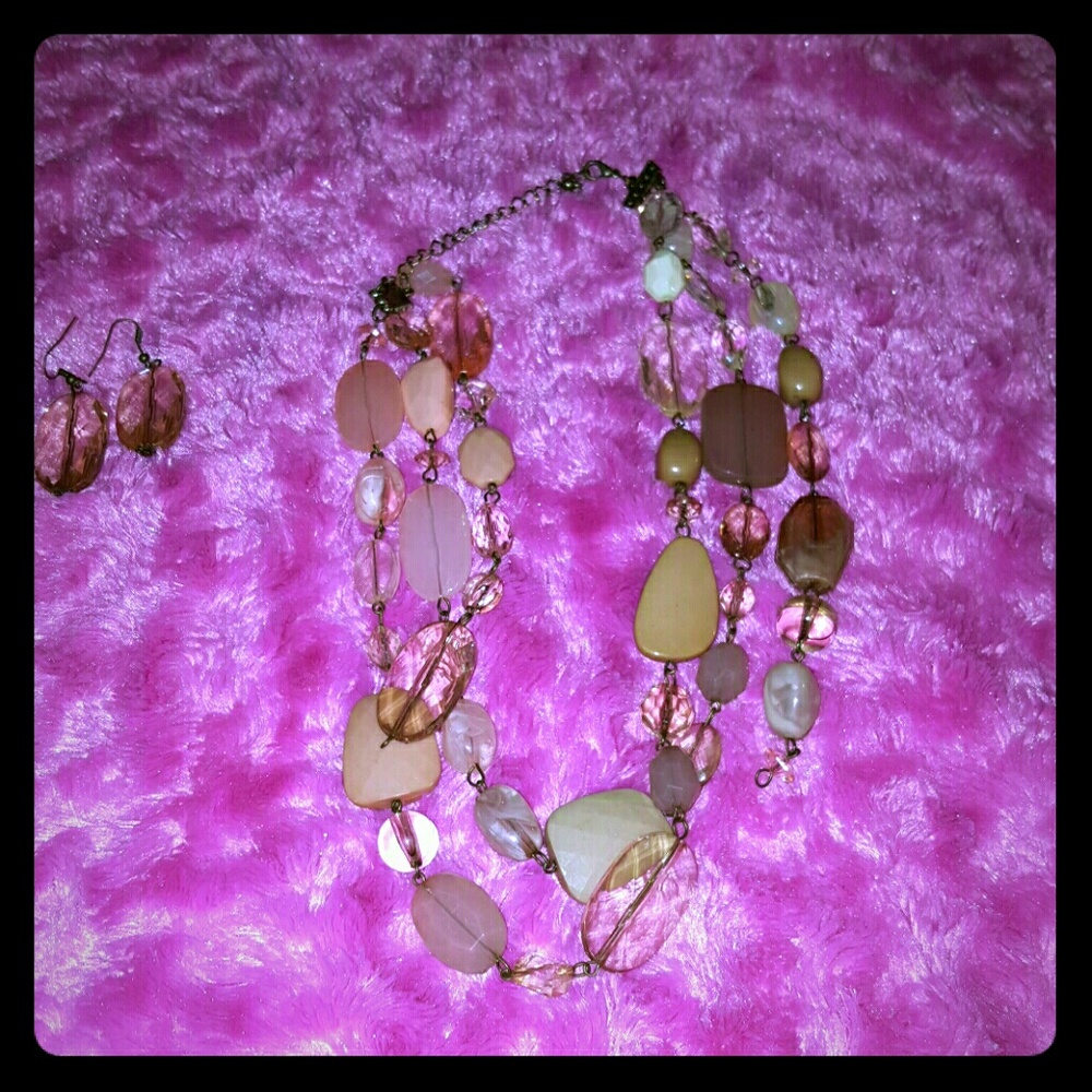 Necklacw with earrings